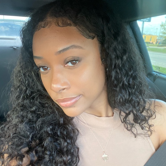 Meet your Posher, Jazmyn - Picture 2 of 3